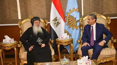 مطران طنطا يقدم التهنئة بالعيد لمحافظ الغربية 