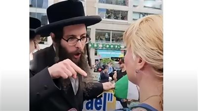صدام عنيف بين سيدة صهيونية تؤيد إسرائيل وحاخام يهودي يدعم فلسطين.. شاهد