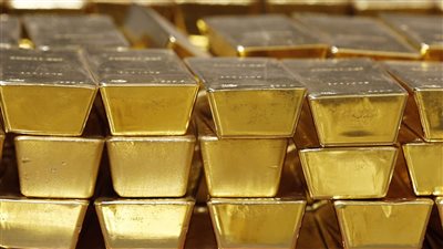 الذهب يحقق مكاسب أسبوعية بعد توقعات بخفض أسعار الفائدة في الولايات المتحدة 