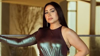 بوسي تتألق في أحدث ظهور بشواطئ الجونة (شاهد)