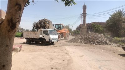 خلال أسبوع.. رفع 120طنًا من القمامة ورصد 8 مخلفات تموينية ببني سويف