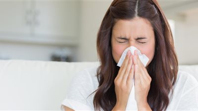العطس والسعال.. إشارات طبيعية لا يجب تجاهلها في موسم البرد
