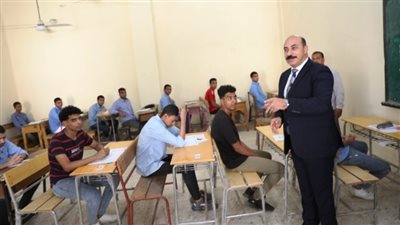 محافظ أسوان يوجه بتكاتف الجهود لتوفير المناخ المناسب لطلاب الثانوية العامة 