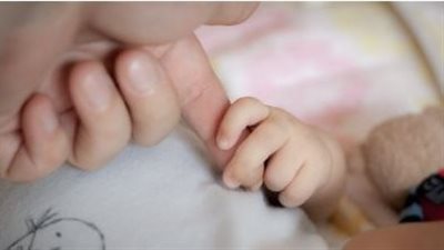 تحذيرات من انخفاض أعداد الولادات في سويسرا