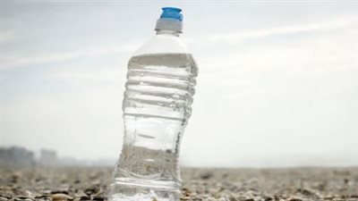 مخاطر تعرض المياه المعبأة للحرارة المرتفعة