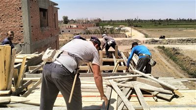 إزالة فورية لتعديات بناء مخالف بمركز طامية في الفيوم 