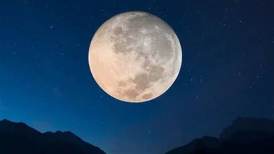 بدر ذو الحجة يُزين سماء مصر 