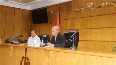 محافظ القليوبية يناقش ملف التعديات والتصالح في مخالفات البناء 