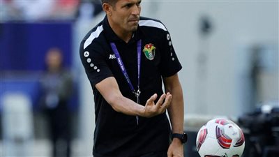 الحسين عموتة يرحل عن تدريب الأردن