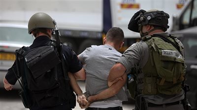 الاحتلال الإسرائيلي يعتقل مواطنًا من مدينة نابلس فجر اليوم 