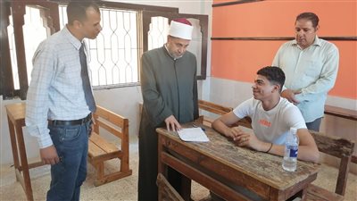 طلاب الثانوية الأزهرية بالشرقية يؤدون امتحان مادة التاريخ 