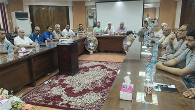 رئيس جهاز أسيوط الجديدة يلتقي عددًا من سكان المدينة للاستماع إلى مطالبهم ومقترحاتهم