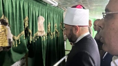 أسامة الأزهري يزور ضريح الإمام محمد متولي الشعراوي
