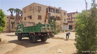 استمرار أعمال ترميم ورصف الطرق عقب انتهاء أعمال توصيل الغاز الطبيعي بالخارجة 