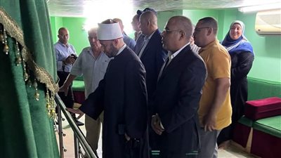 أسامة الأزهري يزور ضريح الإمام محمد متولي الشعراوي