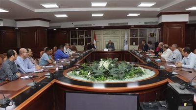 سكرتير بنى سويف يبحث تنظيم التعاقدات الخاصة بالجهات العامة