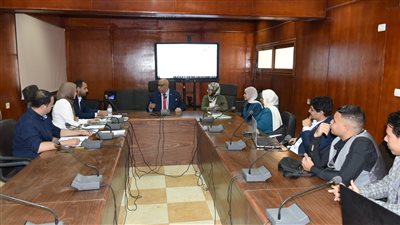 رئيس جامعة الأقصر يشهد مناقشة مشروعات التخرج بكلية الحاسبات والمعلومات