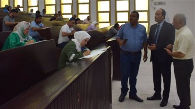 رئيس جامعة العريش: يتفقد أعمال امتحانات الدراسات العليا بالجامعة