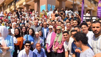 تجارة طنطا تحتفل  بمناسبة إنتهاء امتحانتهم