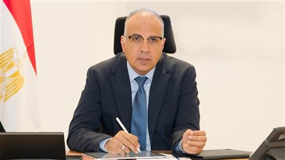 وزير الري يتابع مناسيب وتصرفات المياه بالترع المغذية لزمامات النقاط الساخنة 