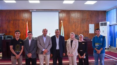 صيدلة سوهاج تناقش التغذية وعلاقتها بأمراض السكرى والسرطان بمؤتمر فوكس