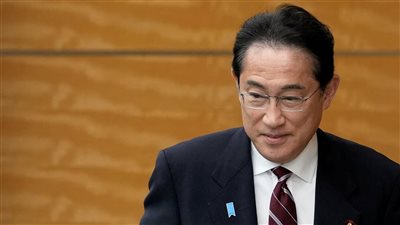 رئيس الوزراء الياباني السابق يدعو كيشيدا للنظر في إمكانية التنحي عن منصبه