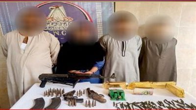 القبض على 4 عناصر إجرامية بحوزتهم حشيش وسلاح في المنيا