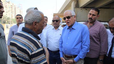 محافظ الجيزة يطمئن على مدى رضاء الأهالي عن مشروع المواقف الحضارية 