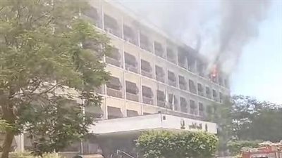 الحماية المدنية تسيطر علي حريق نشب في الطابق الخامس بكلية طب أسيوط