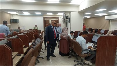 طلاب طب الأقصر يواصلون أعمال إمتحانات الفصل الدراسي الثاني 