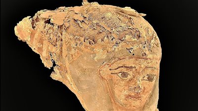 الكشف عن مقابر عائلية داخلها مومياوات من العصور المتأخرة غرب أسوان