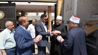  محافظ الدقهلية يشهد إستلام الدفعة الأولي من صكوك لحوم الأضاحي