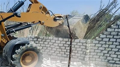 إزالة التعديات على الأراضي الزراعية وأملاك الدولة بالفيوم 