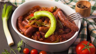 في وقت قياسي حضري طاجن السجق اللذيذ