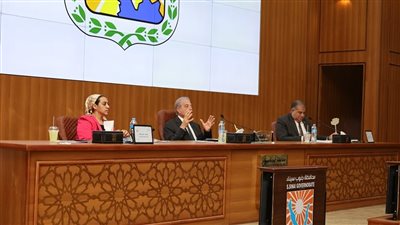 محافظ جنوب سيناء يتابع الموقف التنفيذي لإستلام 5 أتوبيستات كهربائية