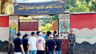 توافد طلاب الثانوية العامة على اللجان لأداء امتحان اللغة الأجنبية الثانية