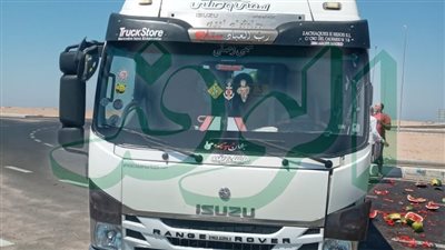 إصابة سائق فى حادث انقلاب سيارة بطيخ بطريق شرم الشيخ