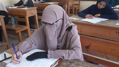 توافد طلاب الثانوية الأزهرية على لجان الإسكندرية لأداء امتحان الفلسفة والمنطق