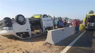 مصرع وإصابة 14 شخصا في انقلاب ميكروباص