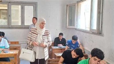 طلاب الثانوية العامة تؤدي امتحان اللغة الثانية بالإسكندرية.. اليوم