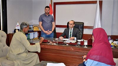 محافظ سوهاج يبحث 162 شكوى وطلبات للمواطنين بمختلف المراكز 