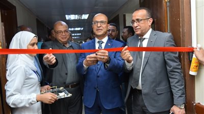 رئيس جامعة أسيوط يفتتح وحدة طب الحالات الحرجة بقسم الأمراض الباطنة