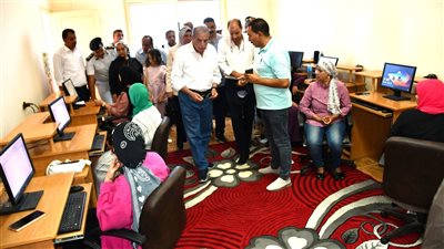 صور|محافظ جنوب سيناء يتفقد تطوير مبنى تمكين المرأة بمدينة دهب