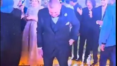 مايكل جاكسون المصري.. والد العروس يبهر الحضور برقصة ملك البوب (شاهد)