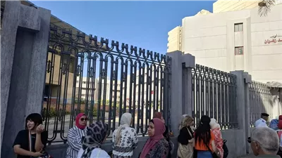 توافد طلاب الثانوى الازهرى علمى على لجان امتحان 