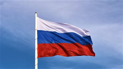 سياسي فرنسي يدعو لإنهاء 