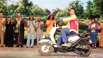 سامح حسين «عامل قلق» على مسرح البالون وسط إقبال جماهيري 