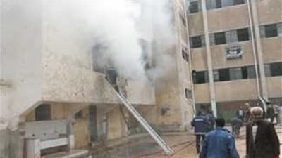 السيطرة على حريق محدود بمخلفات مقاعد خشبية بمدرسة في بنها