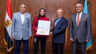 رئيس جامعة طنطا يكرم الطلاب المتفوقين رياضيًا