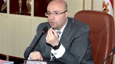 محافظ بني سويف.. توفير الرعاية الطبية لسيدة من 